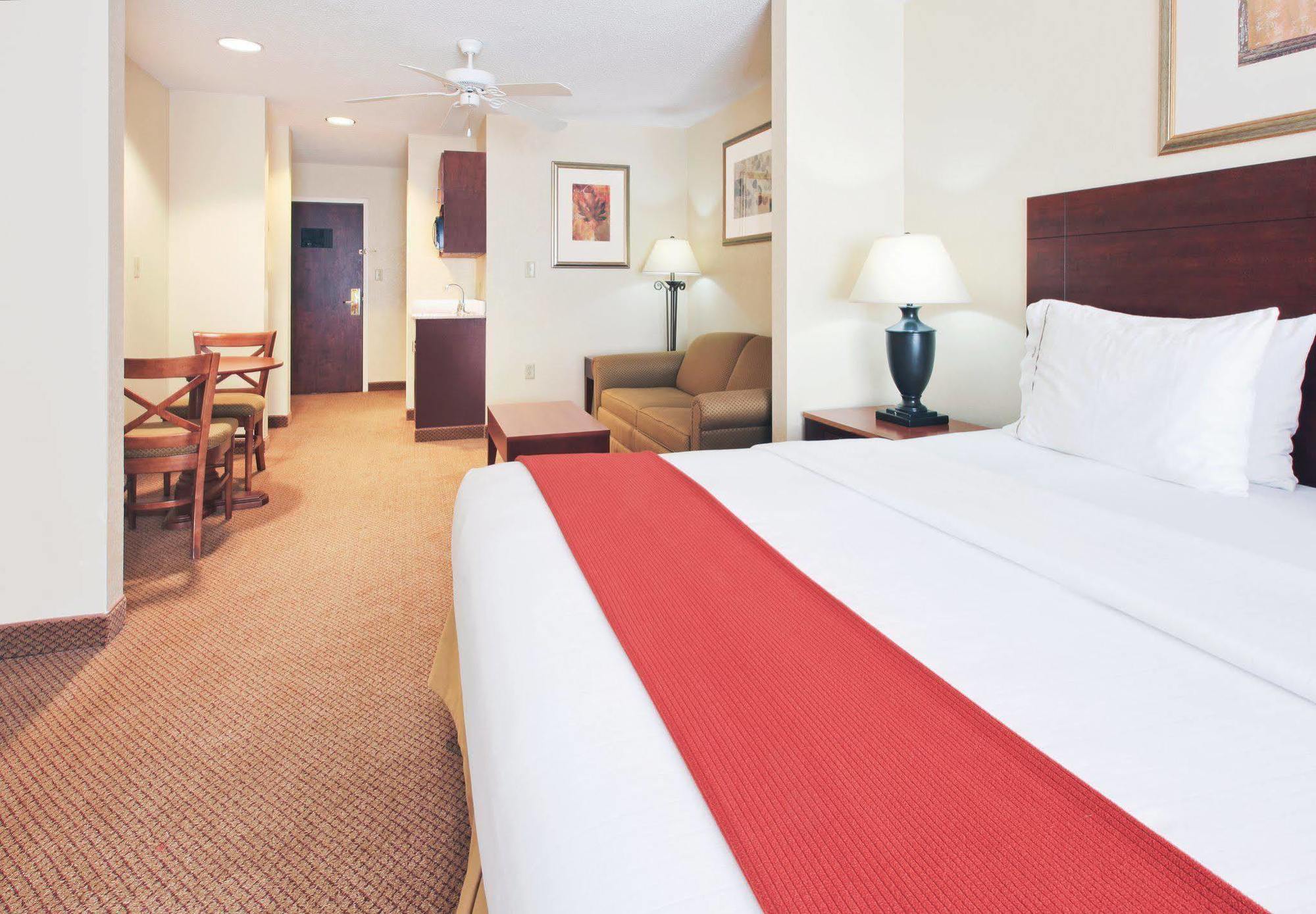 Holiday Inn Express Hotel & Suites Canton By Ihg Pokoj fotografie